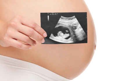 Dra. Thaline Neves esclarece o que é a restrição de crescimento intrauterino e como ela pode impactar o desenvolvimento do bebê.