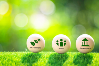 Elias Assum Sabbag Junior analisa como os plásticos biodegradáveis podem ser a chave para um futuro sustentável, apesar dos entraves financeiros.