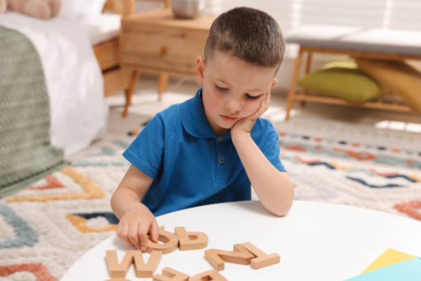 Reconhecer os primeiros sinais faz toda a diferença no desenvolvimento da criança — alerta de Alexandre Costa Pedrosa.