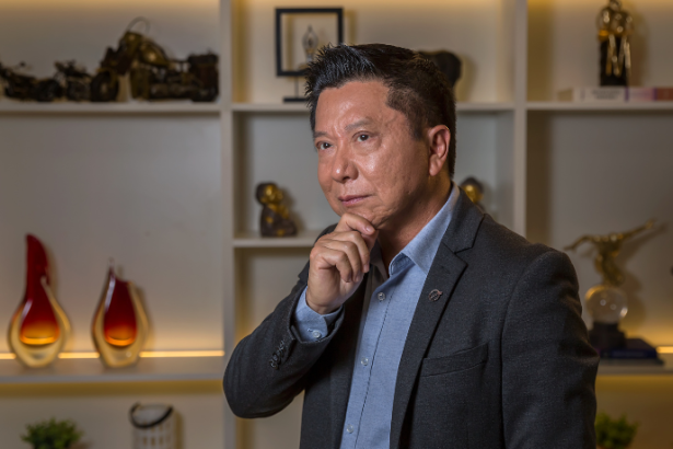 Dr. Milton Seigi Hayashi evidencia os benefícios dos preenchimentos faciais modernos para resultados naturais.